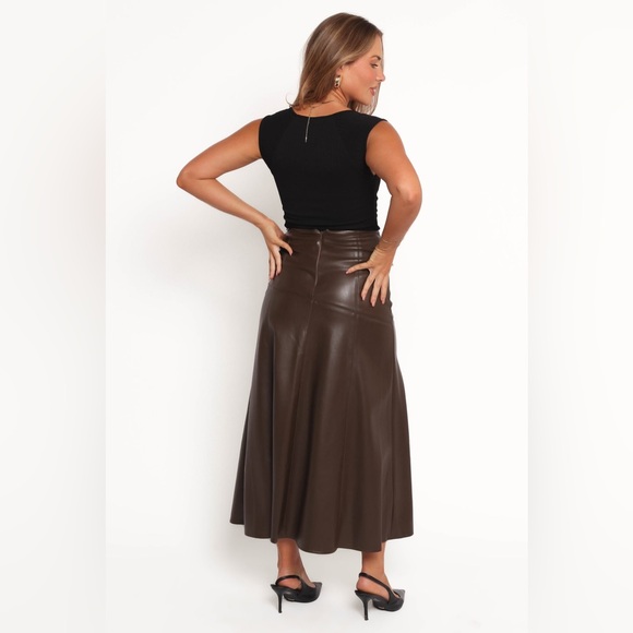 NWT Petal & Pup Haelee Faux Leather Skirt in Brown, Size 6 - Picture 4 of 11